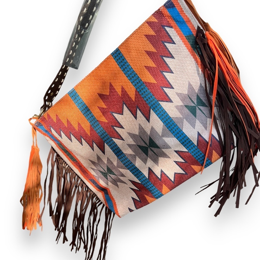 ✅Riley Ridge TASSEL SHOULDER TOTE - Picture 6 of 6